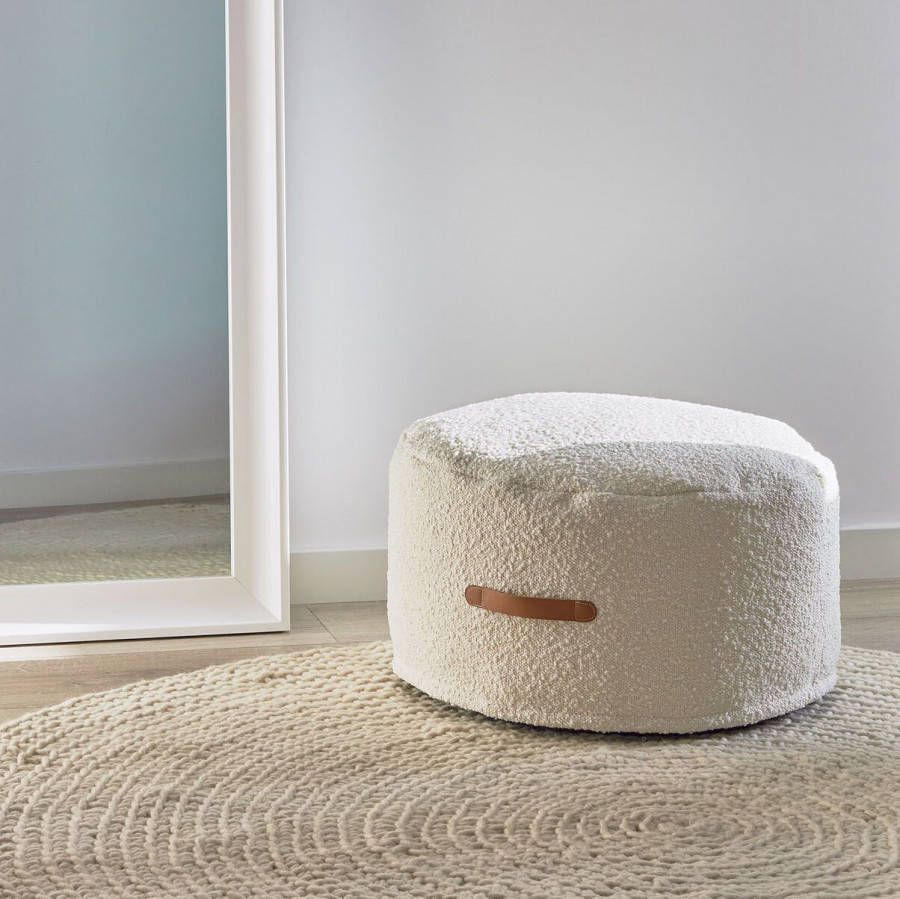 Kave Home Adara witte poef met schapenvacht, Ø 50 cm