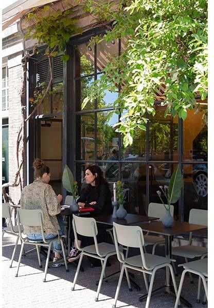 Zuiver Eetkamerstoel Back to school outdoor moss grey